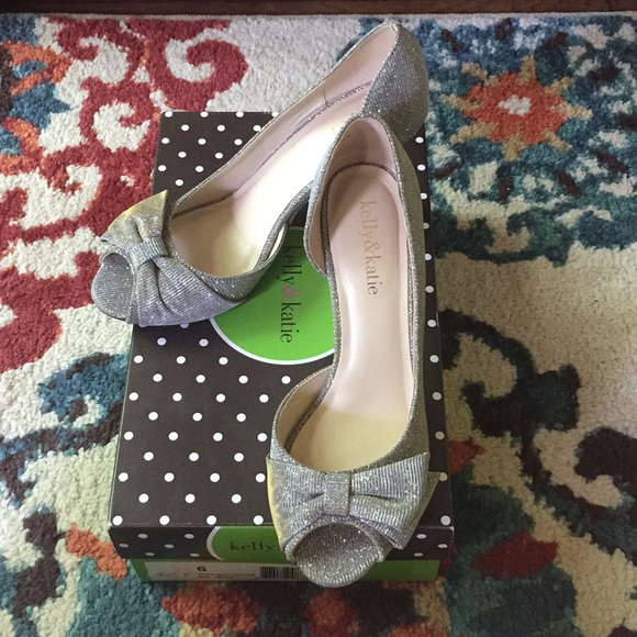 Kelly & Kate gold/silver glitter shoes - Picture 1 of 3